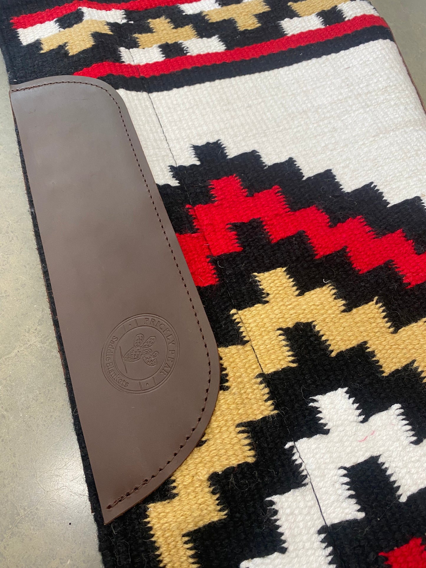 Contour Show Pad - Laredo