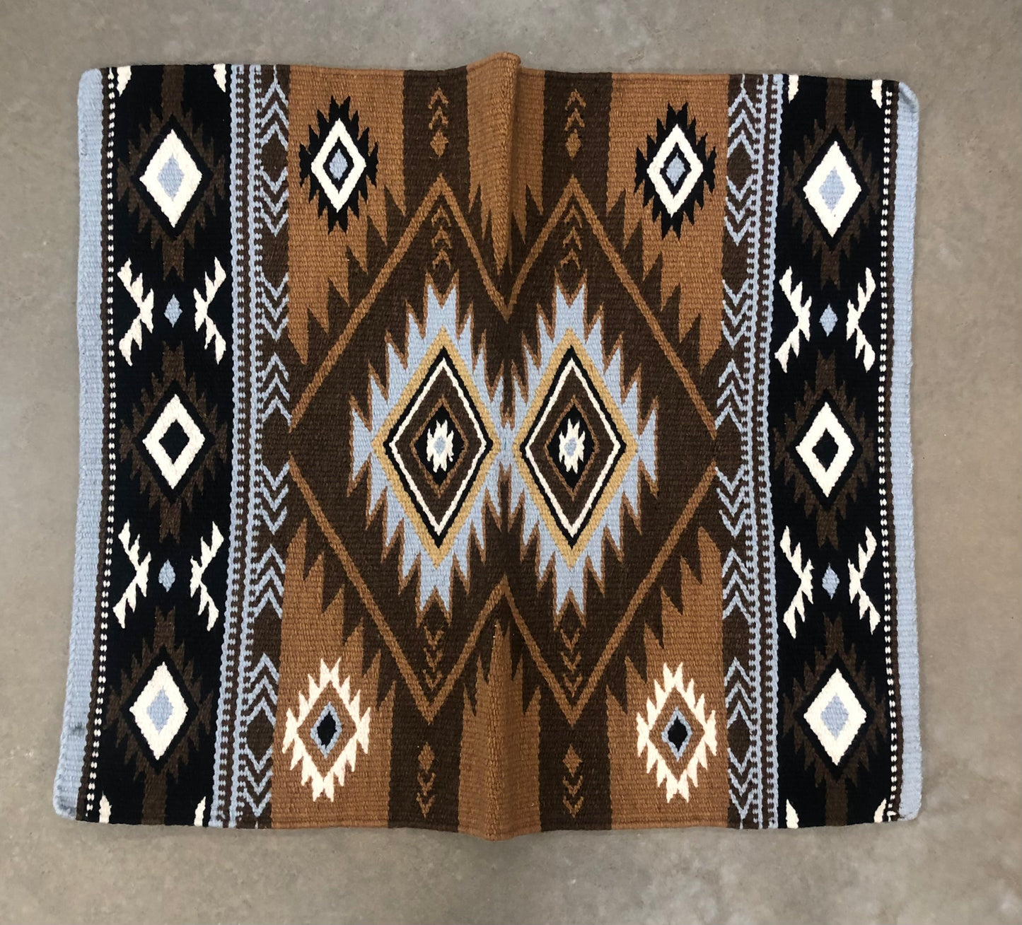 Contour Show Blanket - Judd