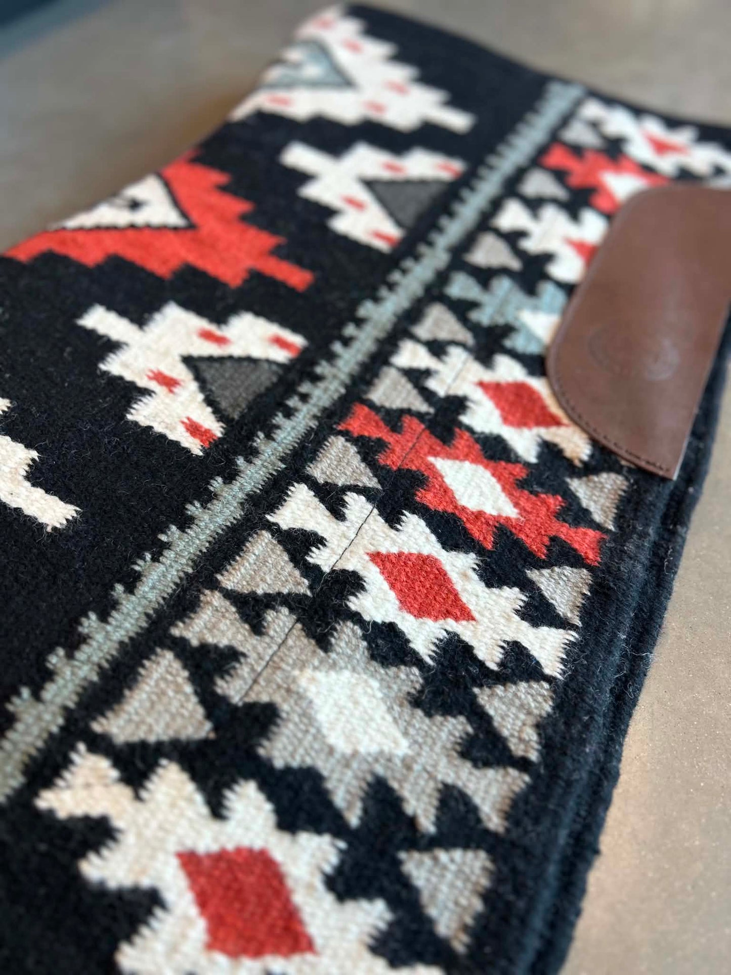 Contour Cutter Show Pad - Waylon