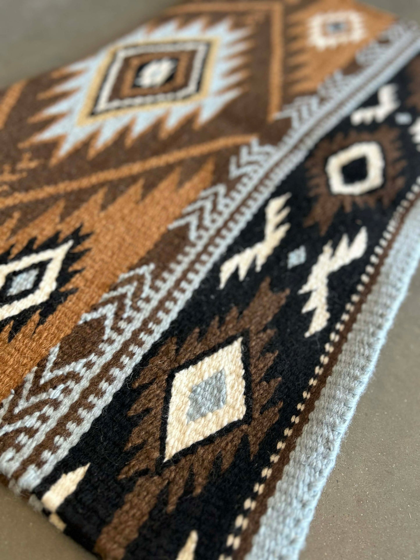 Contour Show Blanket - Judd