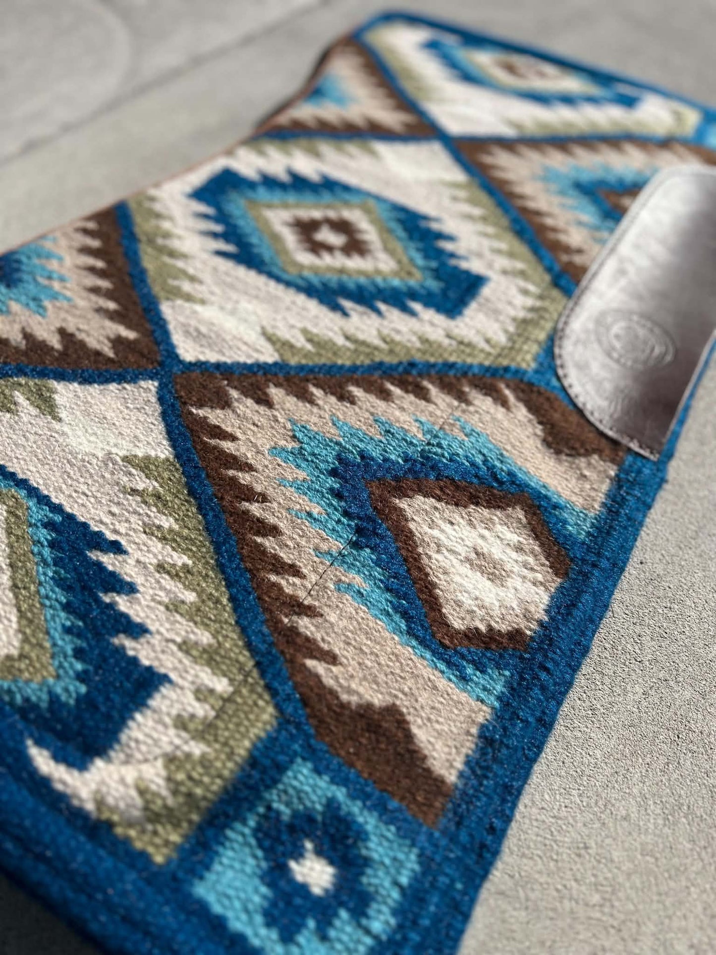 Contour Cutter Show Pad - Puddle